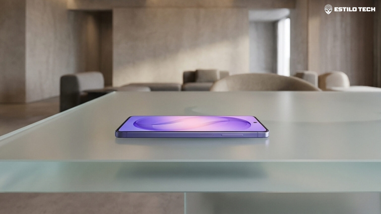 Galaxy S26 FE vaza com opções inéditas de cores Smartphone em plano aberto apoiado em uma base de vidro fosco no interior de um ambiente moderno de design, com iluminação suave vinda de painéis lineares no teto em tons neutros, sem texto, sem letras
